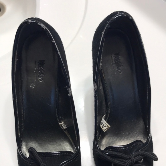 Chic Black Women's Heels with Bow Accent - Picture 3 of 6